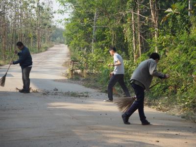 พัฒนาสิ่งแวดล้อม วัดป่าศรีสงคราม (13 ก.พ. 59)