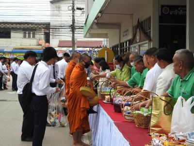 ทำบุญตักบาตรวันสถาปนาวิทยาลัย